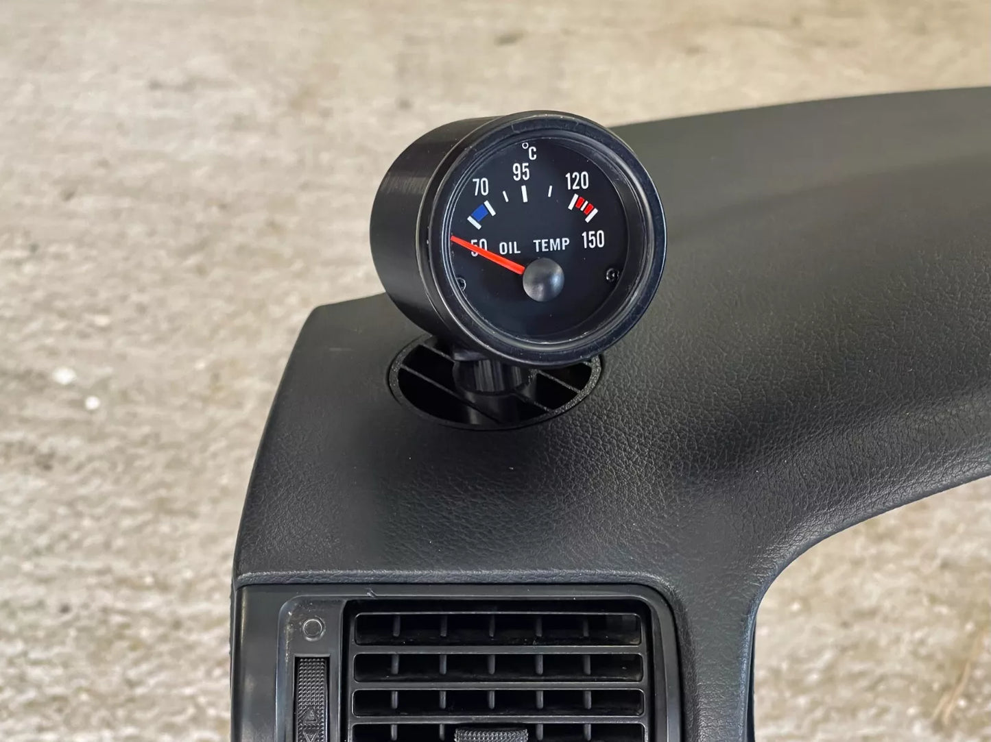 Audi A4/S4/RS4 B5 Gauge Pod installed in driver side defrost vent