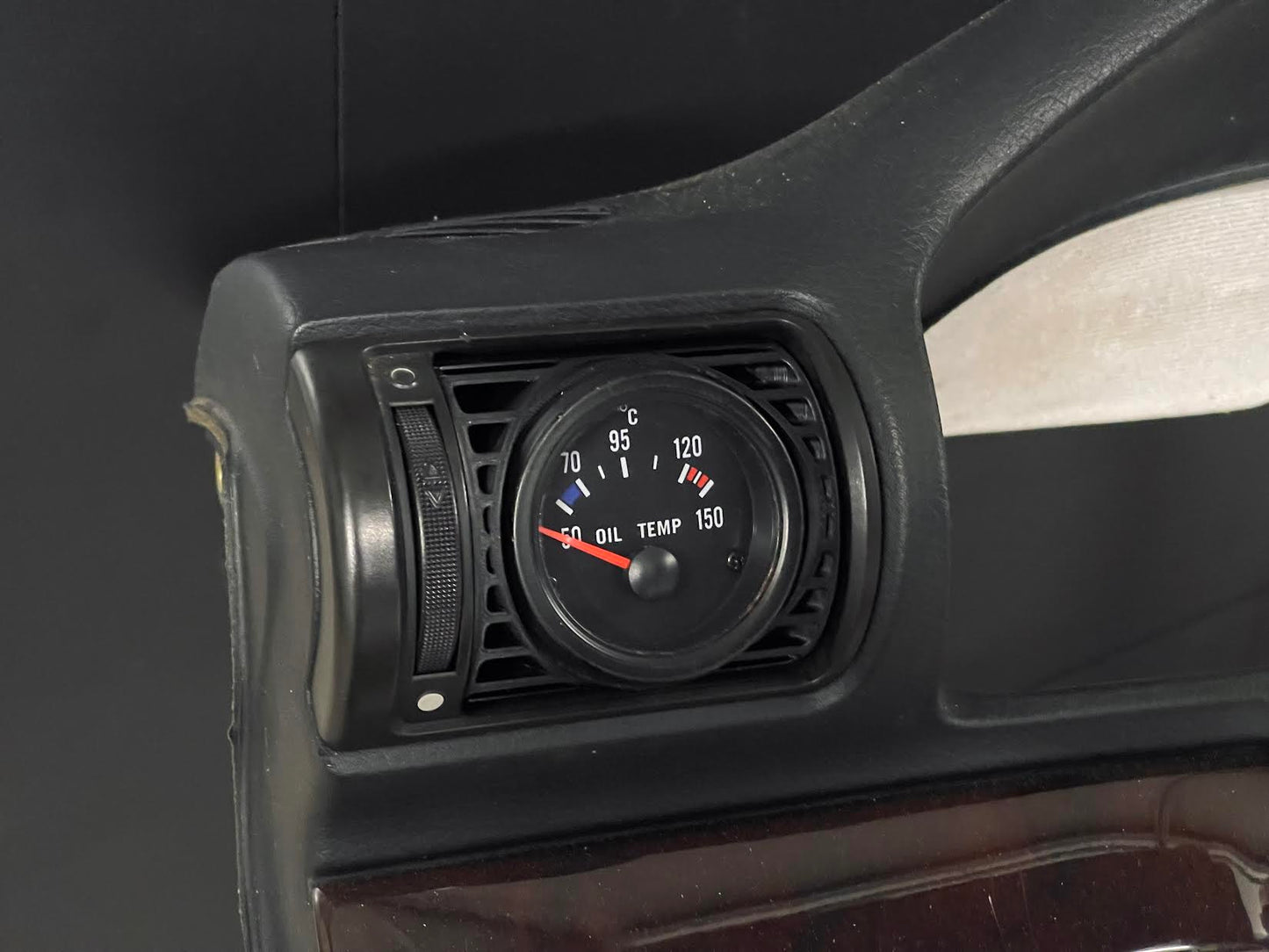 Audi A4/S4/RS4 B5 Driver Side Gauge Pod installed in air vent
