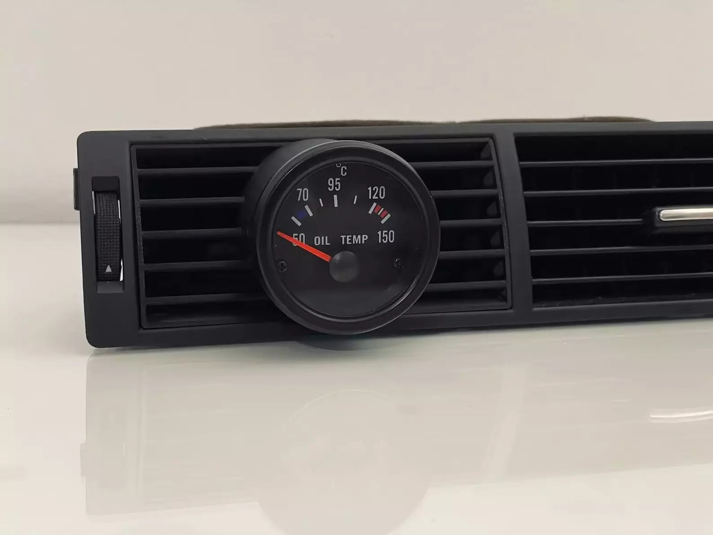 Audi A4/S4/RS4 B6-B7 Center Gauge Pod installed in center air vent