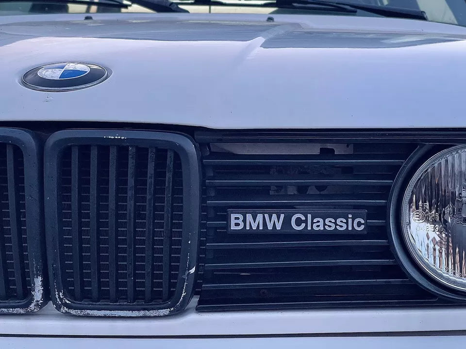 BMW Classic Emblem installed on front grille, enhancing the car’s original style