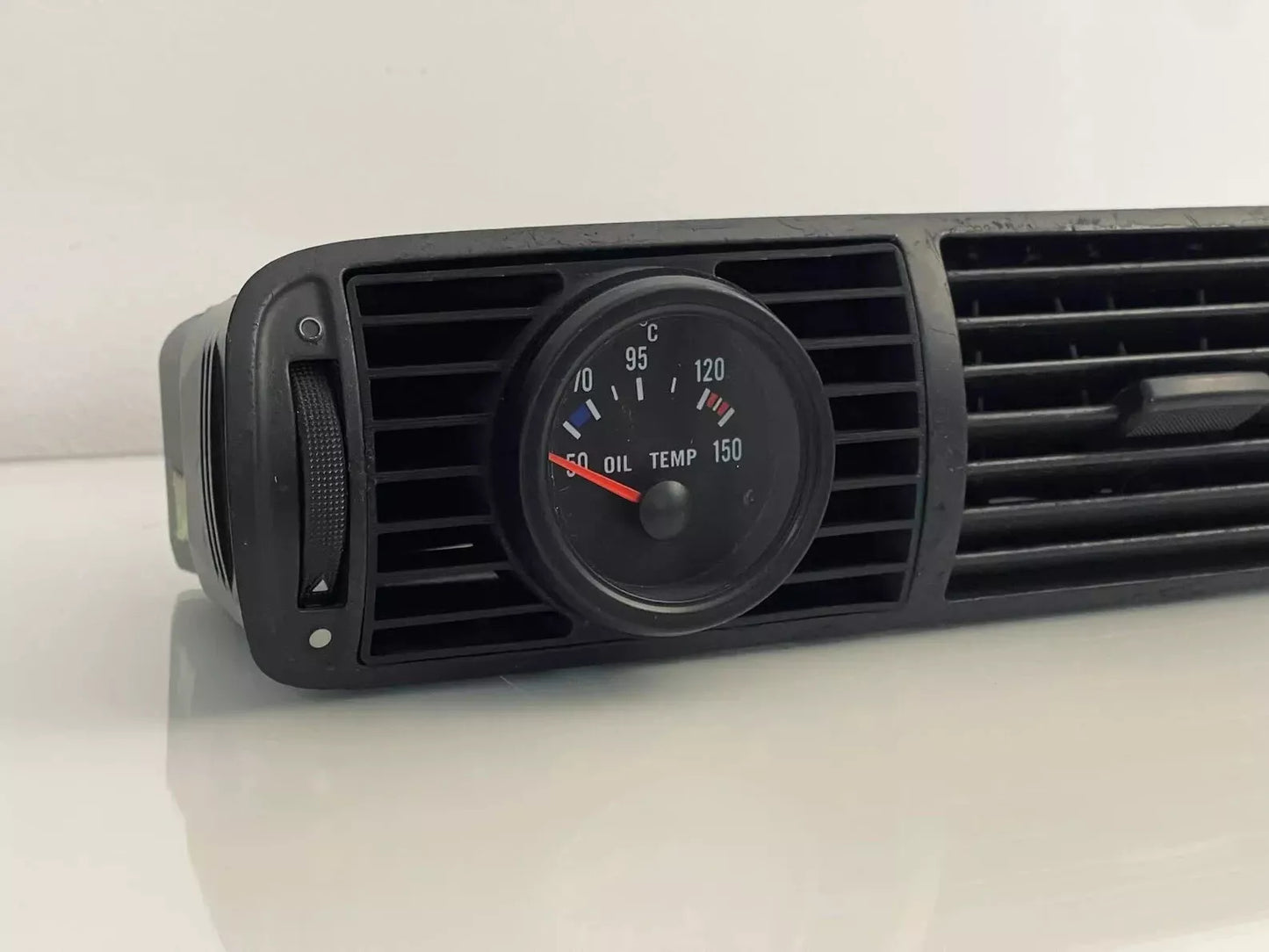 Close-up of Seat Leon MK1 Center Gauge Pod installed in center console